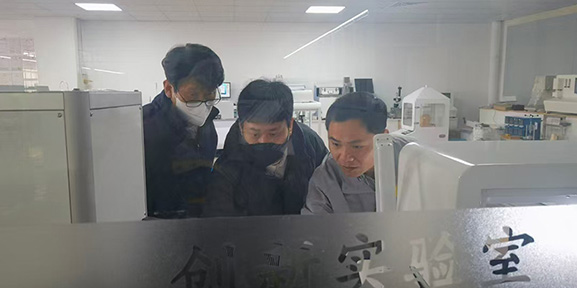 韓國客戶來華紡定制的儀器上做實(shí)驗(yàn)對(duì)數(shù)據(jù)